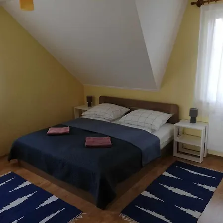 Rege Apartment *