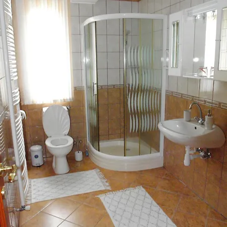 Rege Apartment *